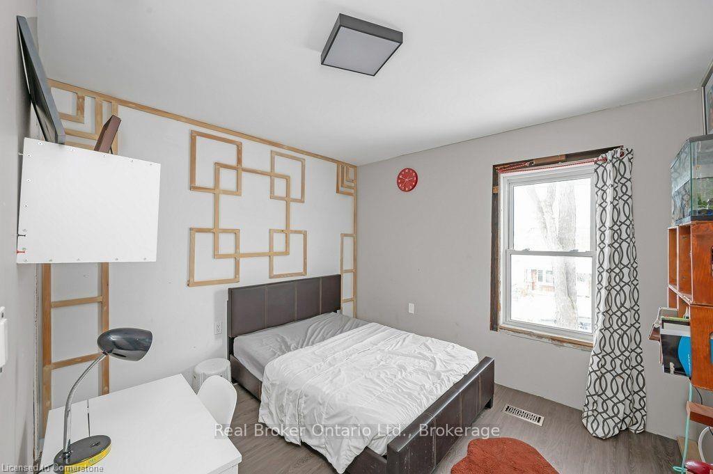 109 Arthur Street, Brantford, ON - Indoor Photo Showing Bedroom