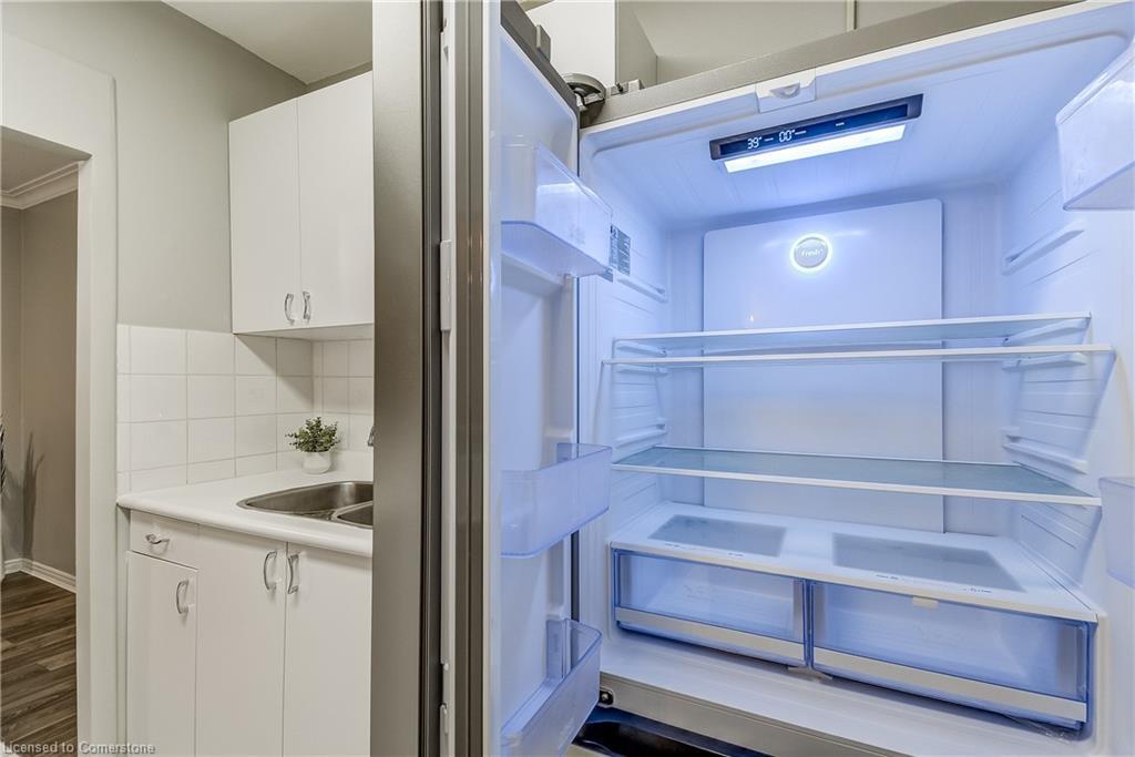 104-2052 Courtland Drive, Burlington, ON - Indoor