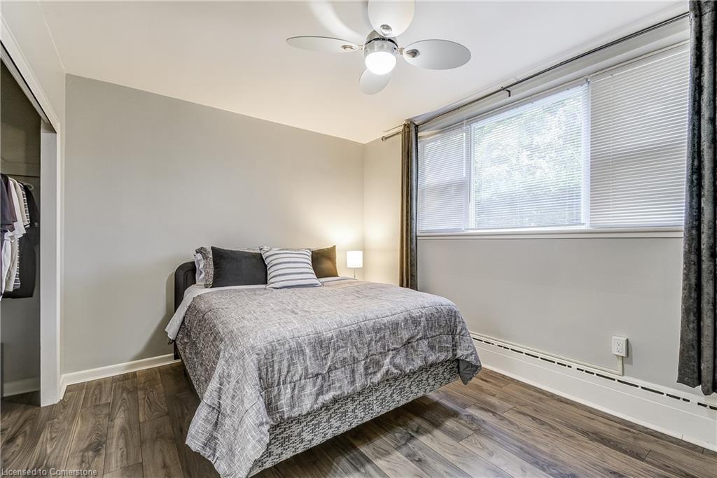 104-2052 Courtland Drive, Burlington, ON - Indoor Photo Showing Bedroom