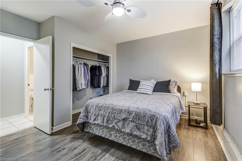 104-2052 Courtland Drive, Burlington, ON - Indoor Photo Showing Bedroom