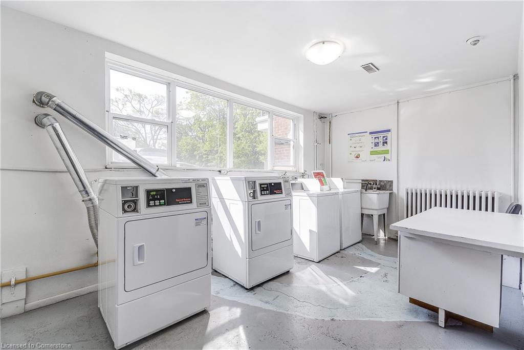 104-2052 Courtland Drive, Burlington, ON - Indoor Photo Showing Laundry Room