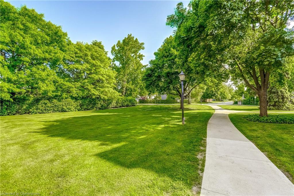 104-2052 Courtland Drive, Burlington, ON - Outdoor