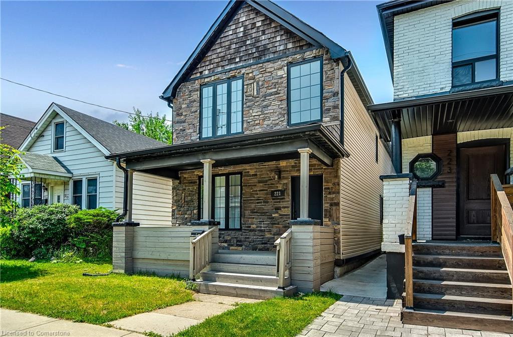 221 Rosslyn Avenue N, Hamilton, ON - Outdoor With Facade