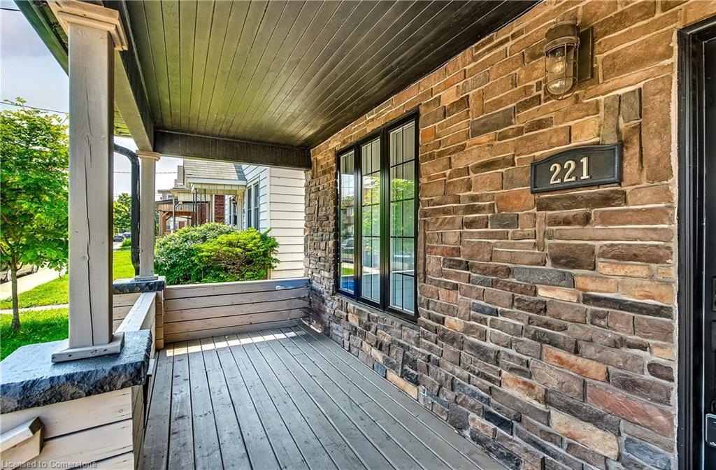 221 Rosslyn Avenue N, Hamilton, ON - Outdoor With Deck Patio Veranda With Exterior