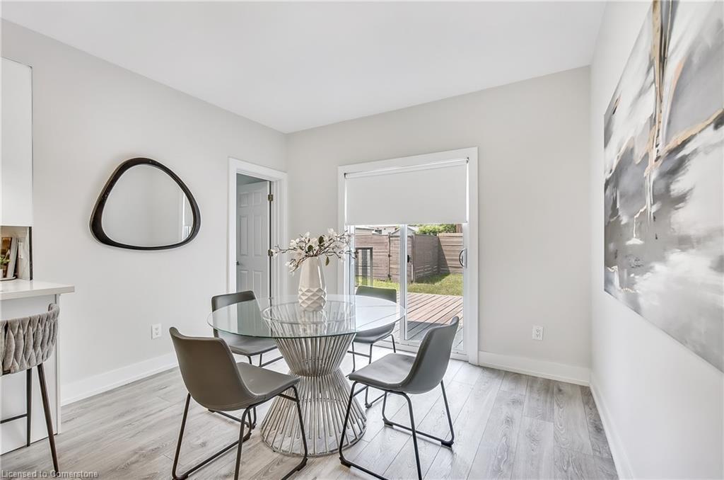 221 Rosslyn Avenue N, Hamilton, ON - Indoor Photo Showing Dining Room