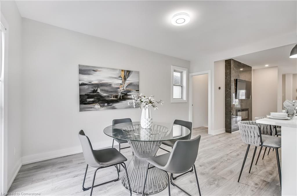 221 Rosslyn Avenue N, Hamilton, ON - Indoor Photo Showing Dining Room
