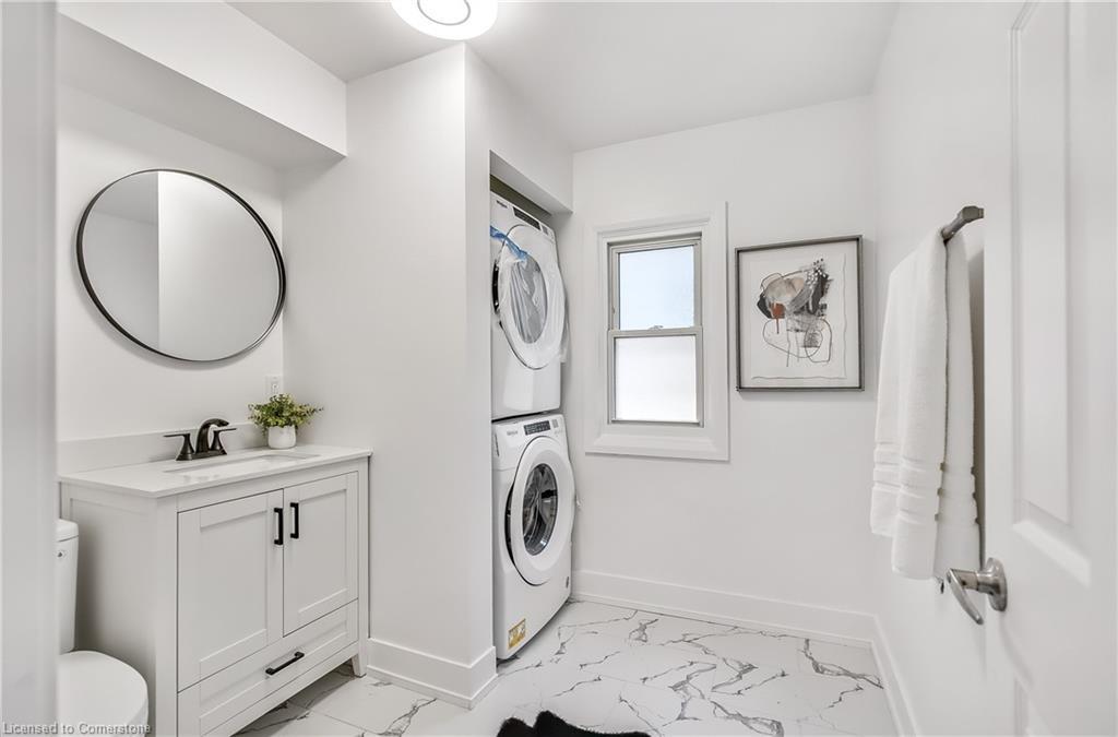 221 Rosslyn Avenue N, Hamilton, ON - Indoor Photo Showing Laundry Room