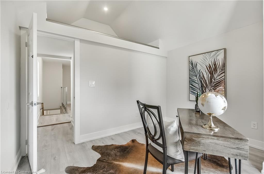 221 Rosslyn Avenue N, Hamilton, ON - Indoor Photo Showing Other Room