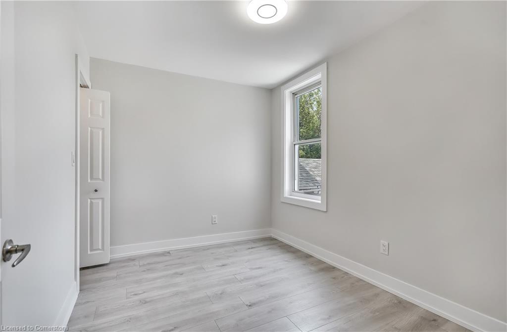 221 Rosslyn Avenue N, Hamilton, ON - Indoor Photo Showing Other Room
