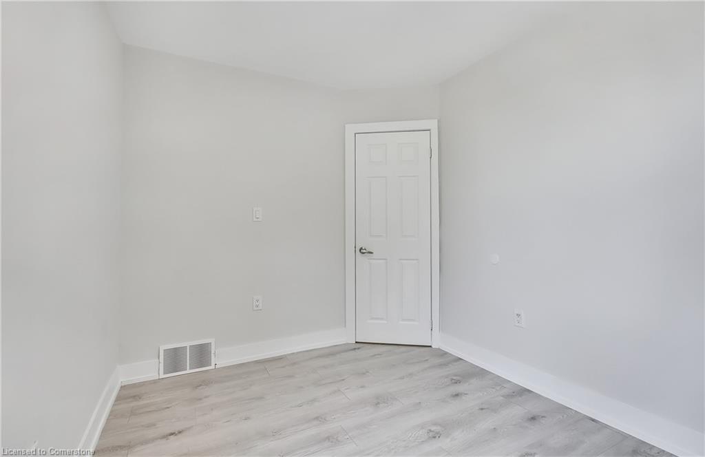 221 Rosslyn Avenue N, Hamilton, ON - Indoor Photo Showing Other Room