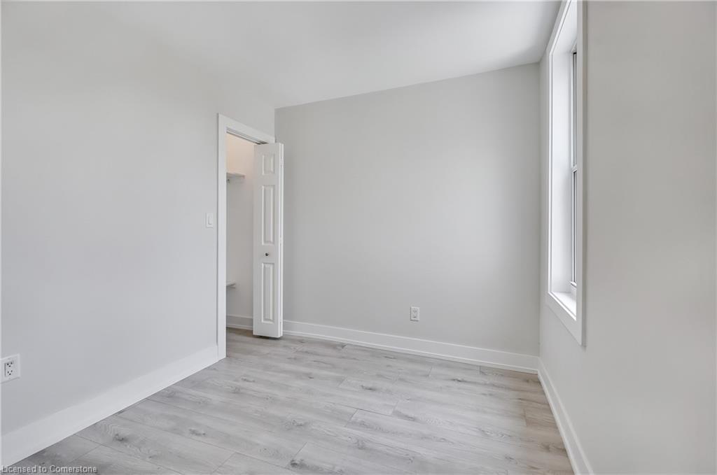 221 Rosslyn Avenue N, Hamilton, ON - Indoor Photo Showing Other Room