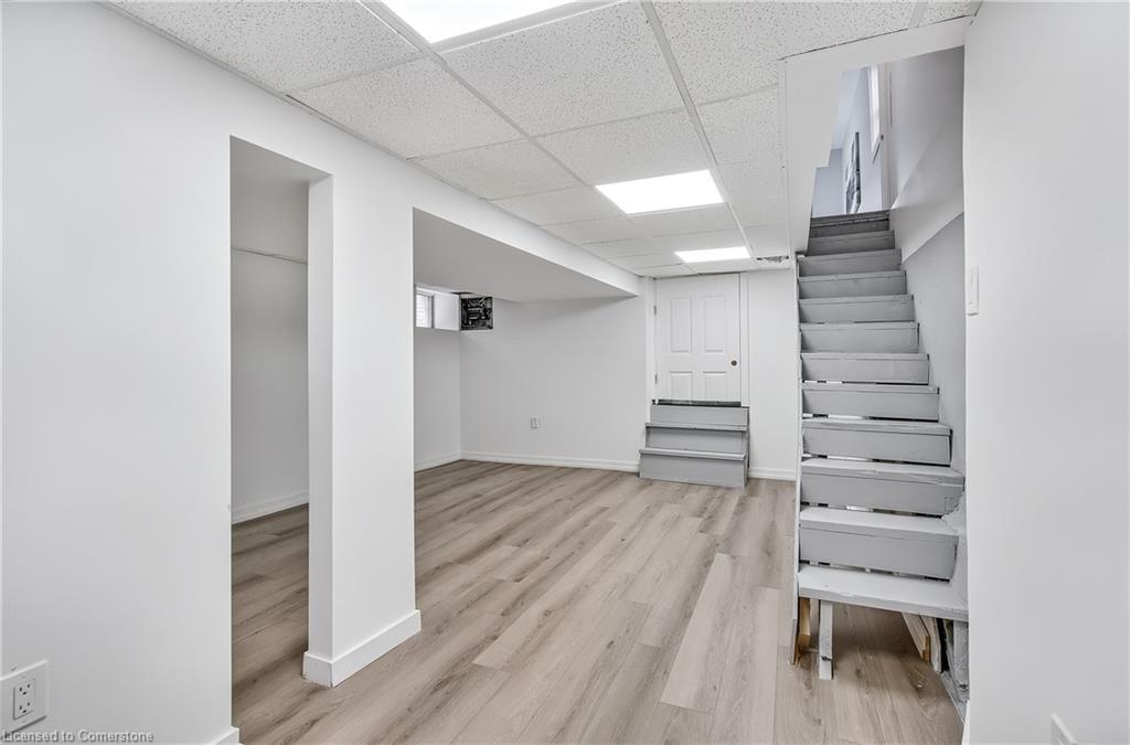 221 Rosslyn Avenue N, Hamilton, ON - Indoor Photo Showing Other Room
