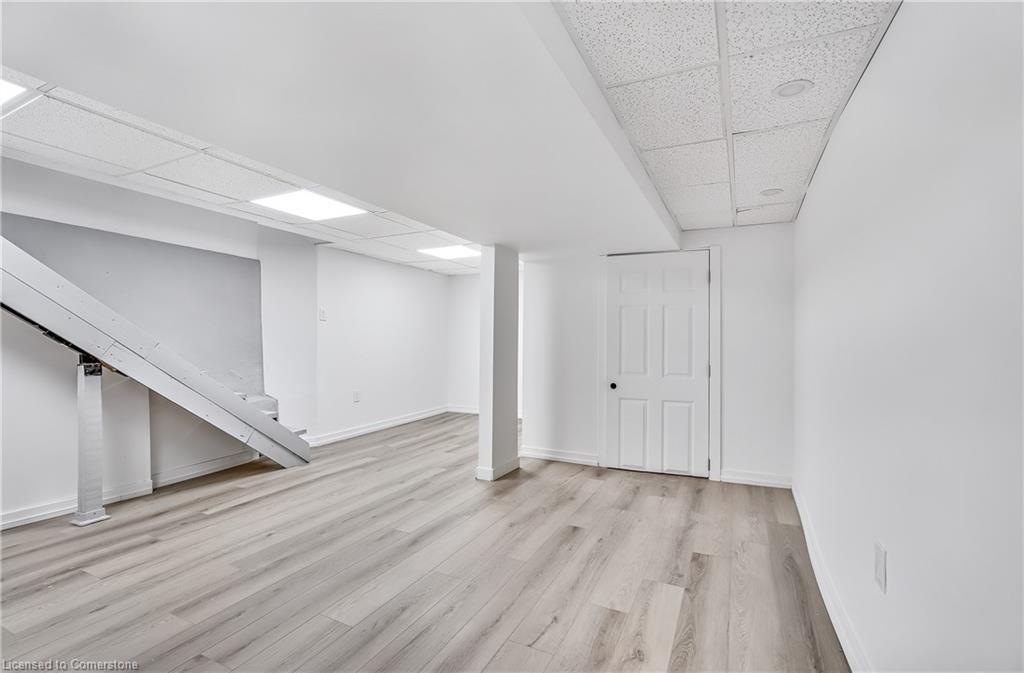 221 Rosslyn Avenue N, Hamilton, ON - Indoor Photo Showing Other Room