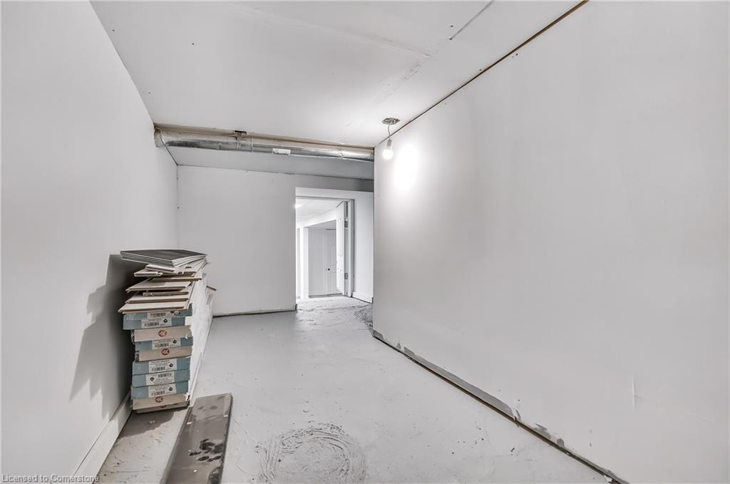 221 Rosslyn Avenue N, Hamilton, ON - Indoor