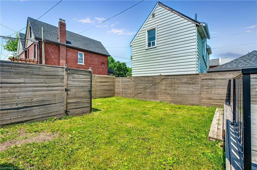 221 Rosslyn Avenue N, Hamilton, ON - Outdoor