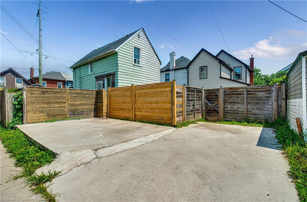 221 Rosslyn Avenue N, Hamilton, ON - Outdoor