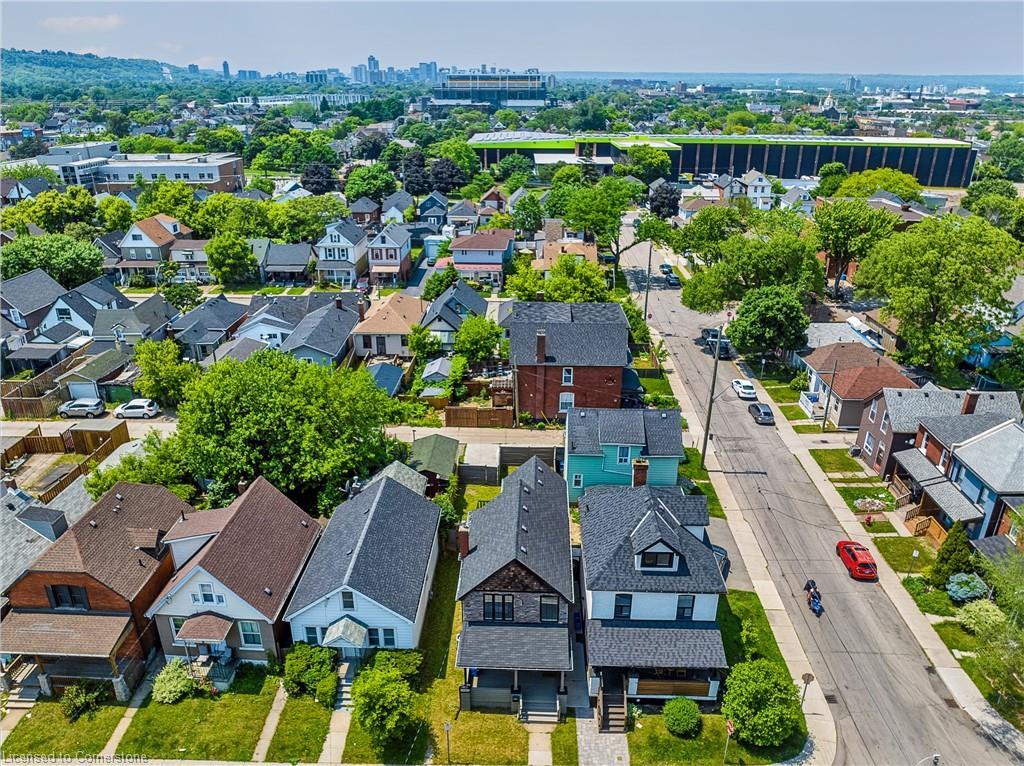 221 Rosslyn Avenue N, Hamilton, ON - Outdoor With View