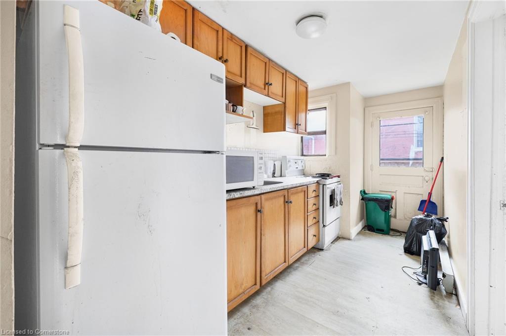 82 Marlborough Street, Brantford, ON - Indoor Photo Showing Kitchen