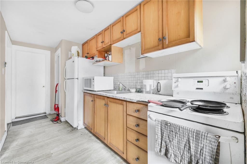 82 Marlborough Street, Brantford, ON - Indoor Photo Showing Kitchen
