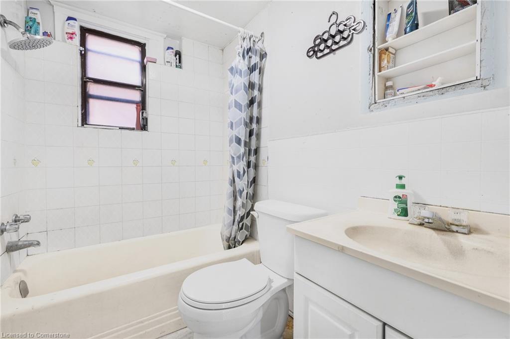82 Marlborough Street, Brantford, ON - Indoor Photo Showing Bathroom