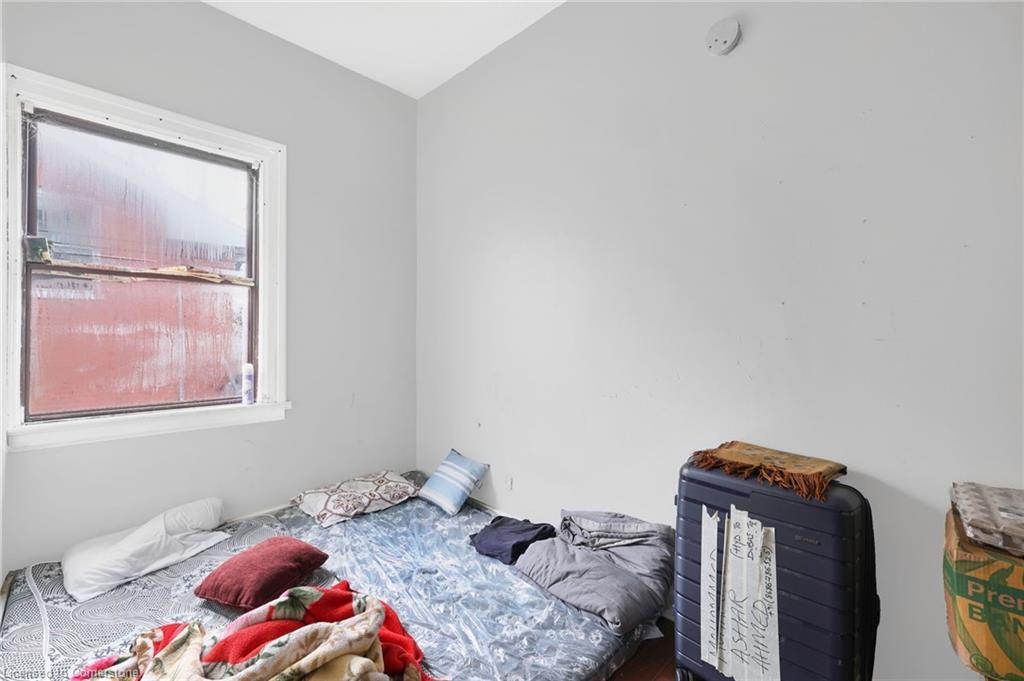 82 Marlborough Street, Brantford, ON - Indoor Photo Showing Bedroom