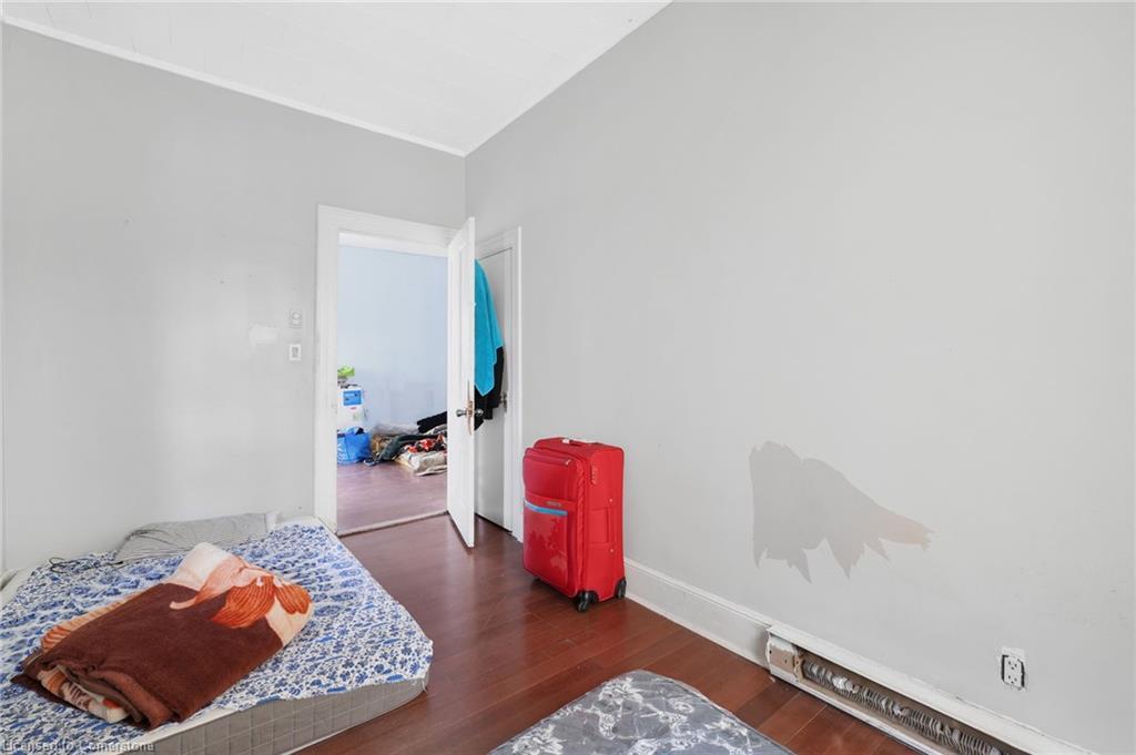 82 Marlborough Street, Brantford, ON - Indoor Photo Showing Bedroom