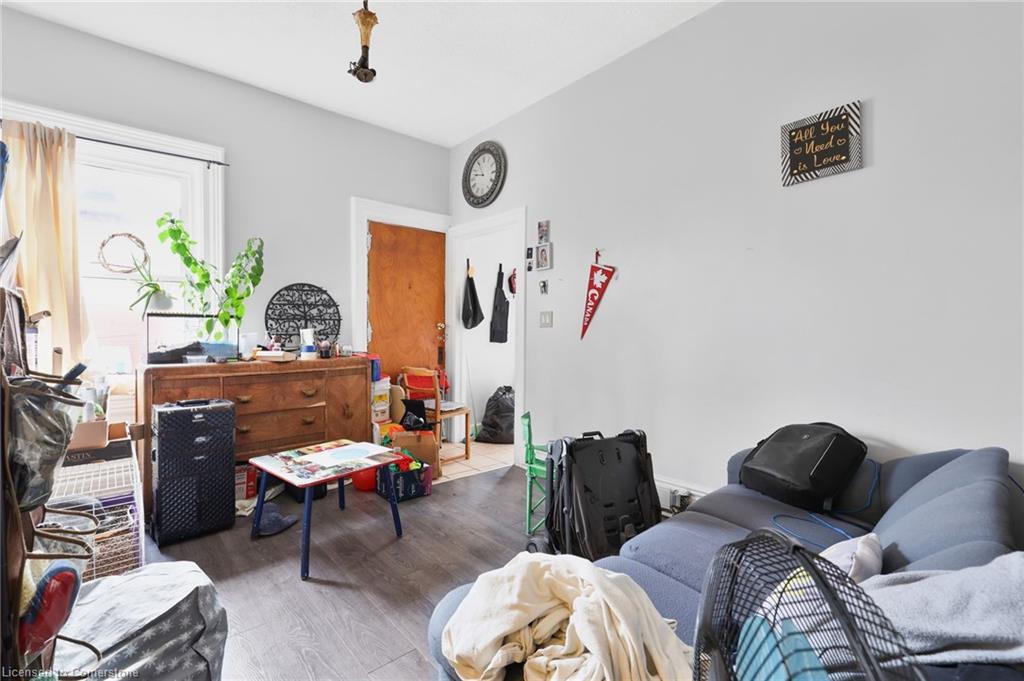 82 Marlborough Street, Brantford, ON - Indoor Photo Showing Living Room