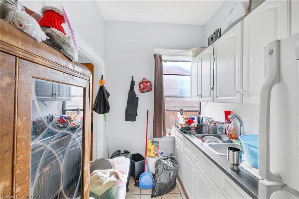 82 Marlborough Street, Brantford, ON - Indoor