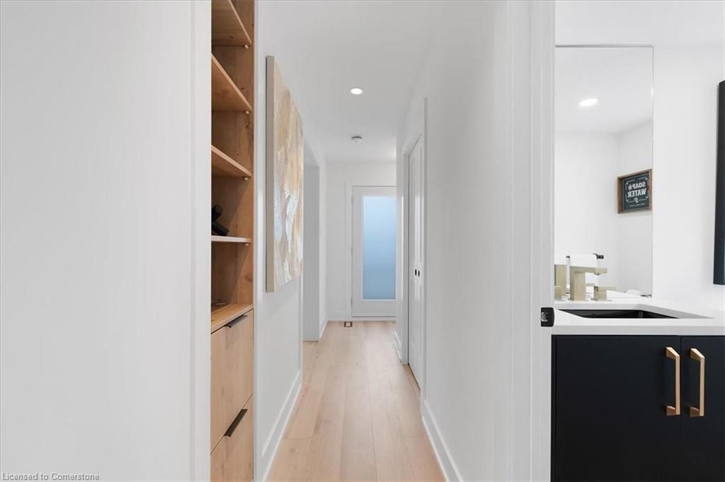 94 West 32Nd Street, Hamilton, ON - Indoor Photo Showing Other Room