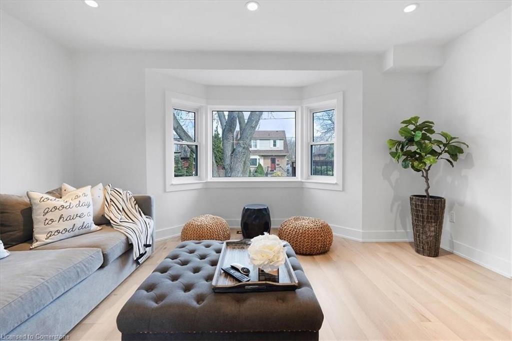 94 West 32Nd Street, Hamilton, ON - Indoor