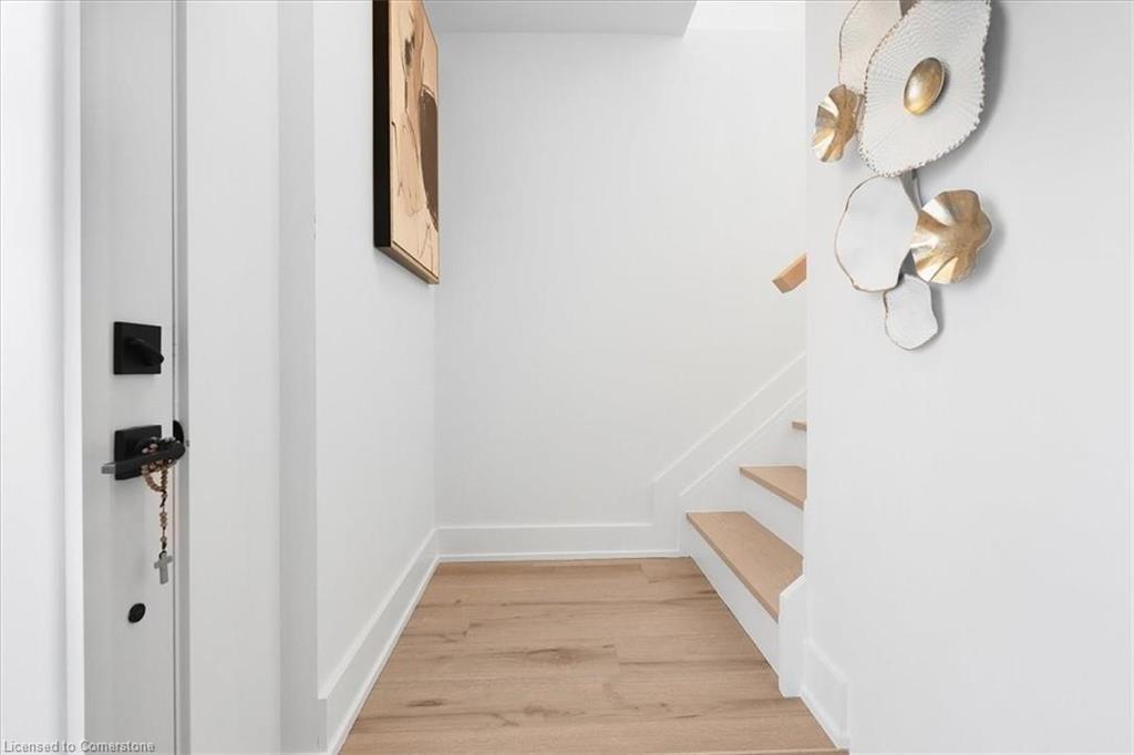 94 West 32Nd Street, Hamilton, ON - Indoor Photo Showing Other Room