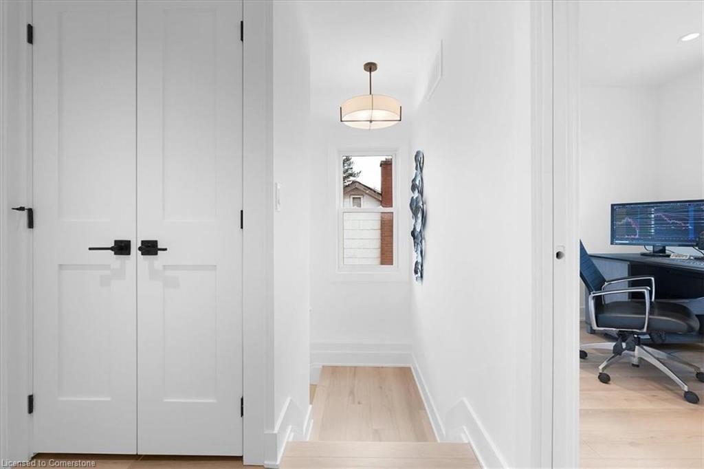 94 West 32Nd Street, Hamilton, ON - Indoor Photo Showing Other Room