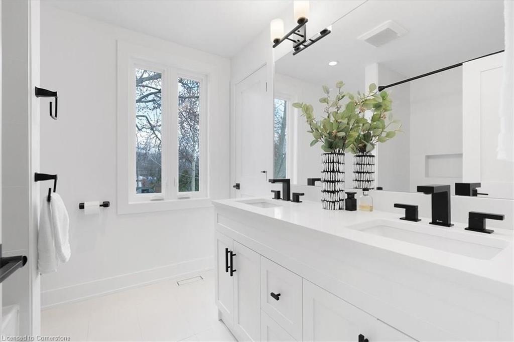 94 West 32Nd Street, Hamilton, ON - Indoor Photo Showing Other Room