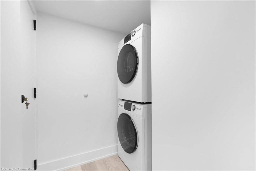 94 West 32Nd Street, Hamilton, ON - Indoor Photo Showing Laundry Room