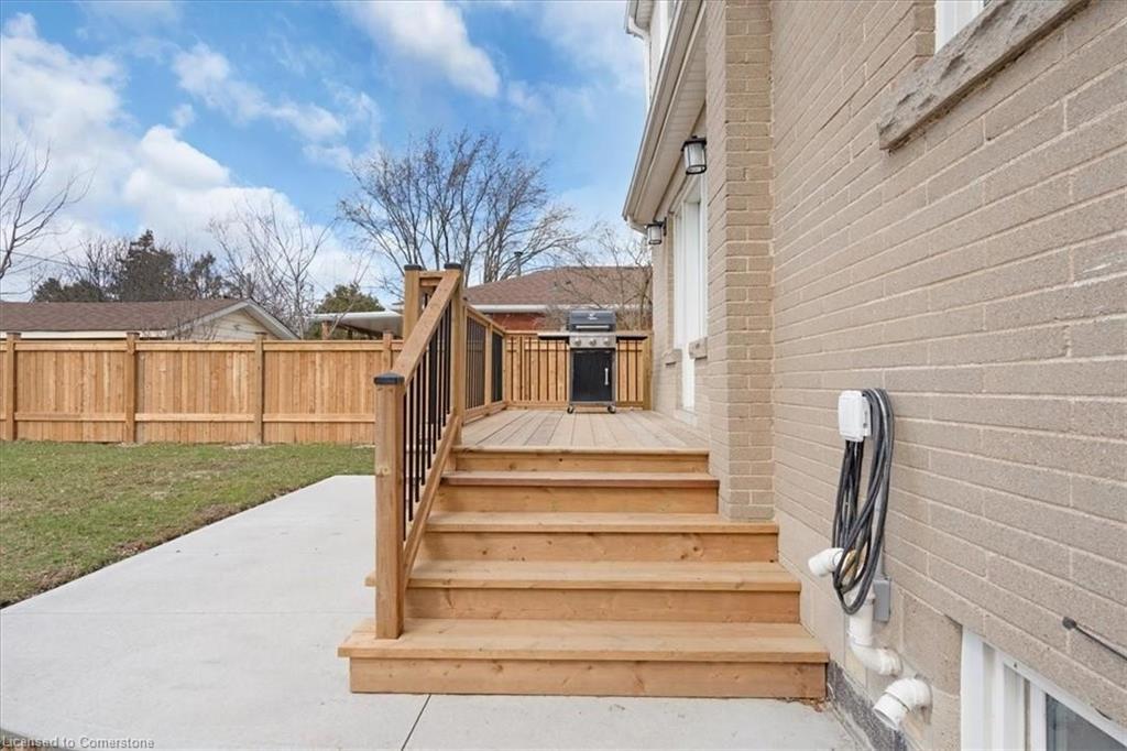 94 West 32Nd Street, Hamilton, ON - Outdoor With Exterior