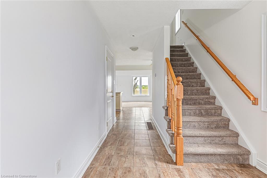 142 Stonebrook Way, Markdale, ON - Indoor Photo Showing Other Room