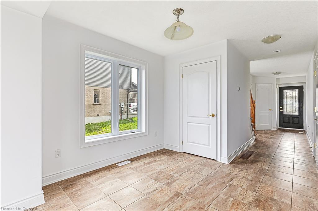 142 Stonebrook Way, Markdale, ON - Indoor Photo Showing Other Room