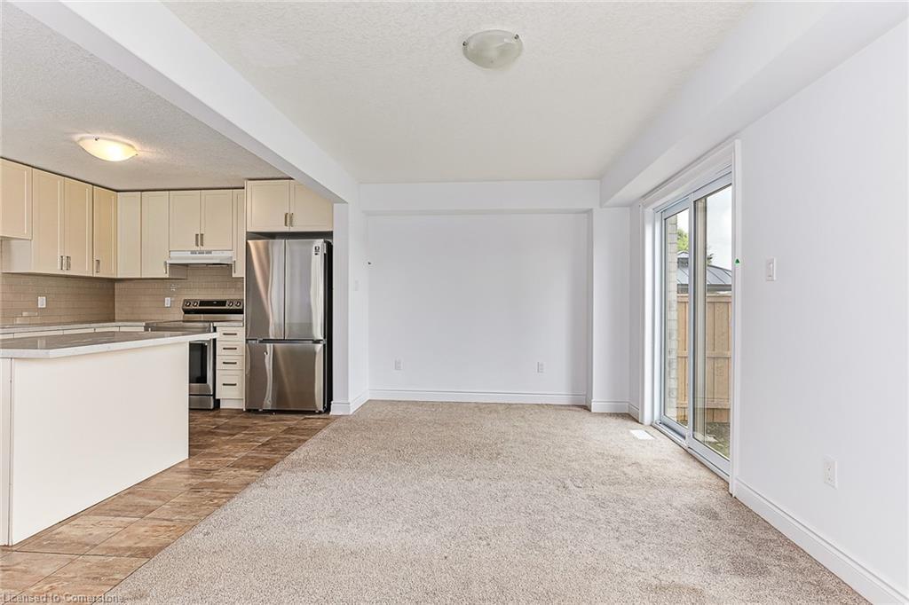 142 Stonebrook Way, Markdale, ON - Indoor Photo Showing Kitchen