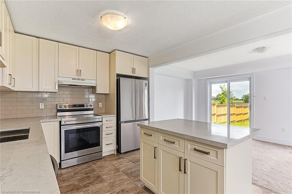 142 Stonebrook Way, Markdale, ON - Indoor Photo Showing Kitchen