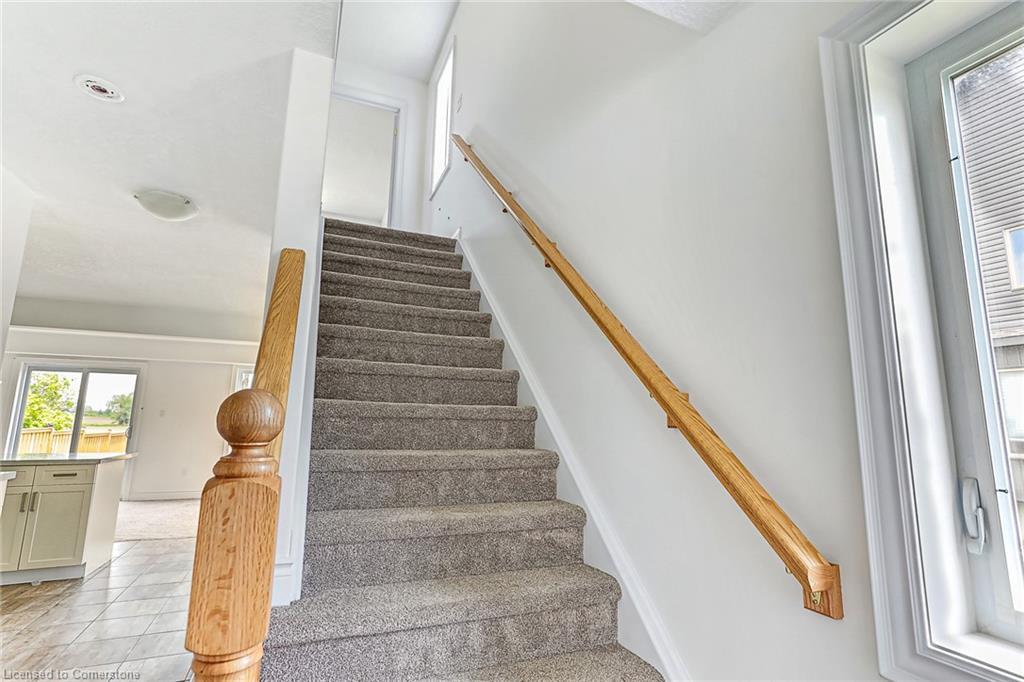 142 Stonebrook Way, Markdale, ON - Indoor Photo Showing Other Room