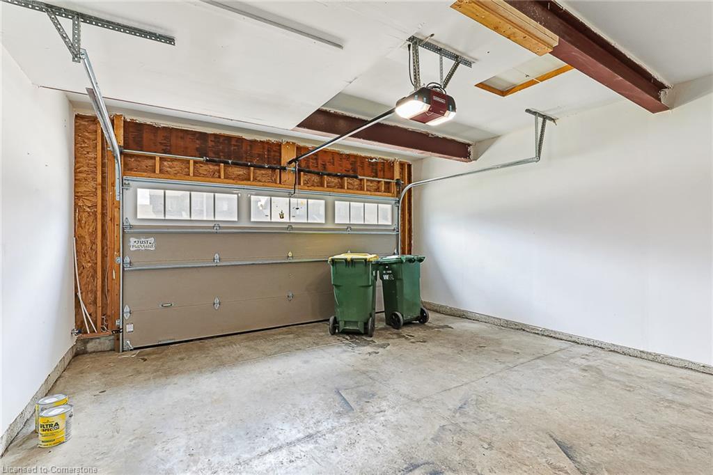 142 Stonebrook Way, Markdale, ON - Indoor Photo Showing Garage