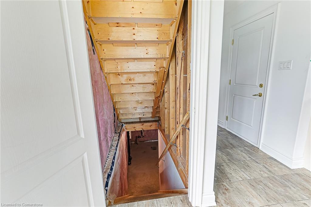 142 Stonebrook Way, Markdale, ON - Indoor Photo Showing Other Room