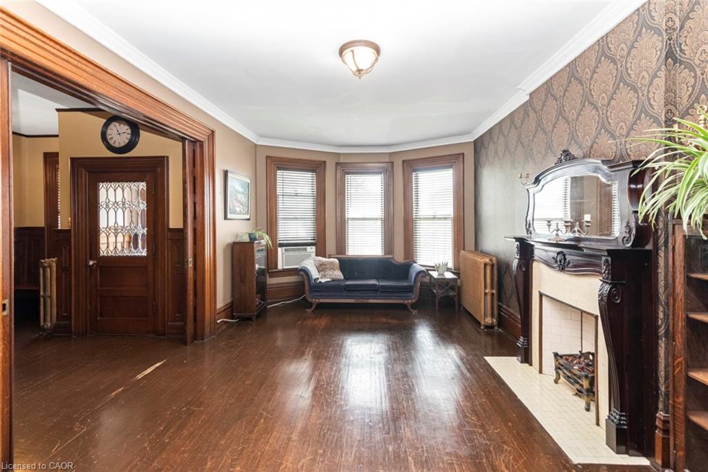 225 Broad Street E, Dunnville, ON - Indoor