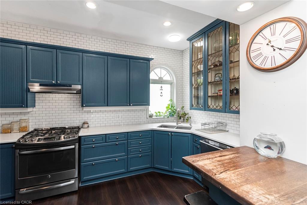 225 Broad Street E, Dunnville, ON - Indoor Photo Showing Kitchen With Double Sink With Upgraded Kitchen