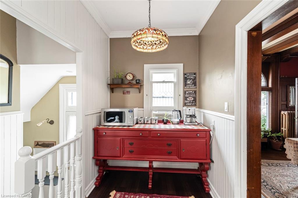 225 Broad Street E, Dunnville, ON - Indoor