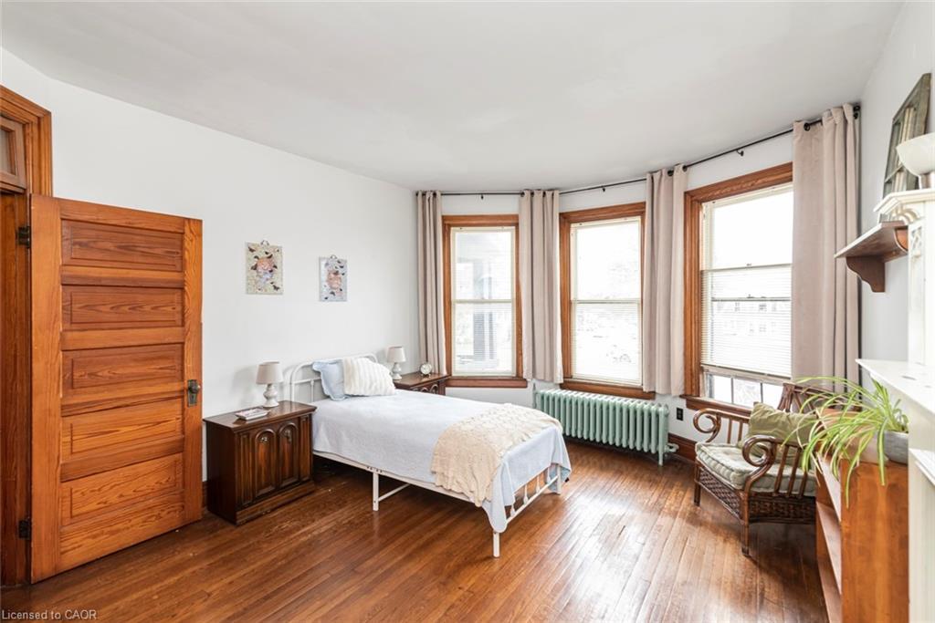 225 Broad Street E, Dunnville, ON - Indoor Photo Showing Bedroom