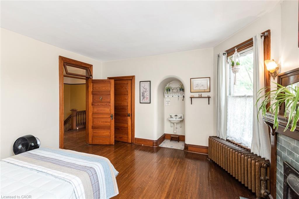 225 Broad Street E, Dunnville, ON - Indoor Photo Showing Bedroom
