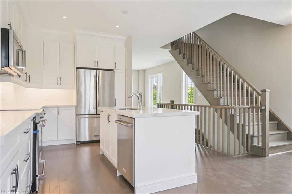 49-445 Ontario Street S, Milton, ON - Indoor Photo Showing Kitchen With Upgraded Kitchen