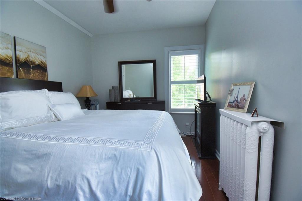 179 Macnab Street N, Hamilton, ON - Indoor Photo Showing Bedroom