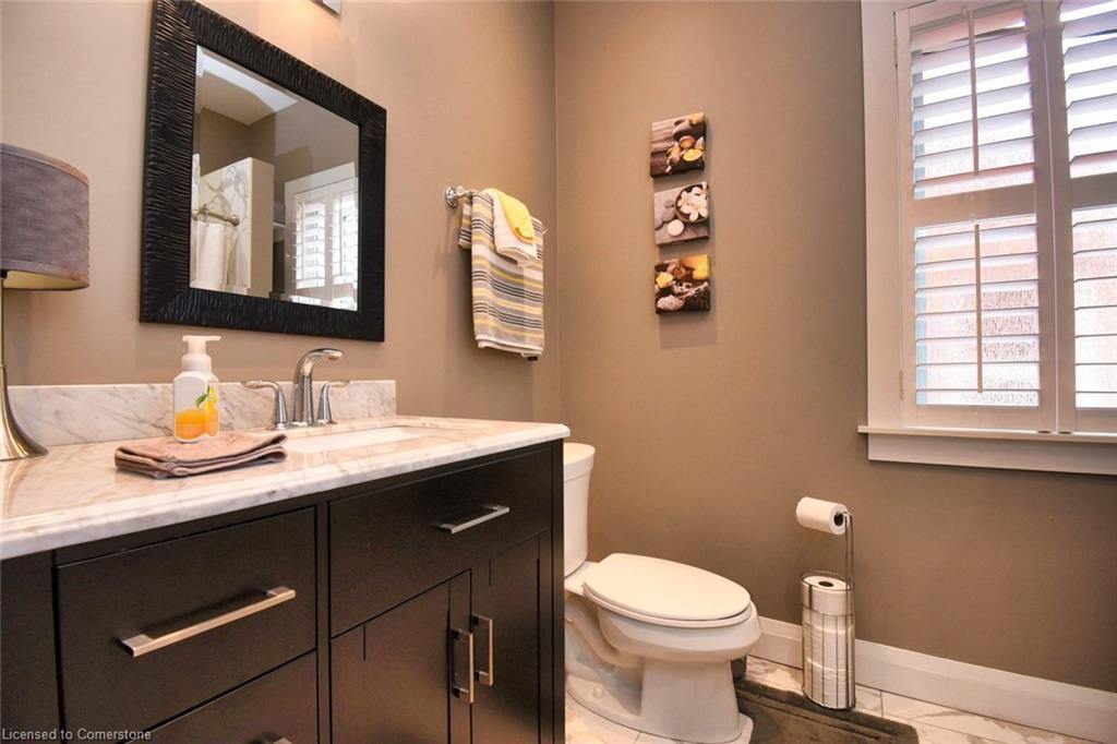 179 Macnab Street N, Hamilton, ON - Indoor Photo Showing Bathroom